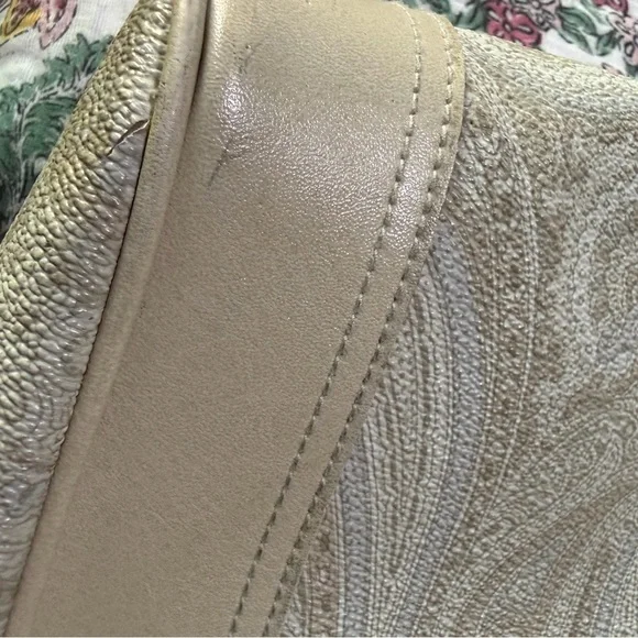 Chic Cream Paisley Tote Bag - Picture 10 of 13